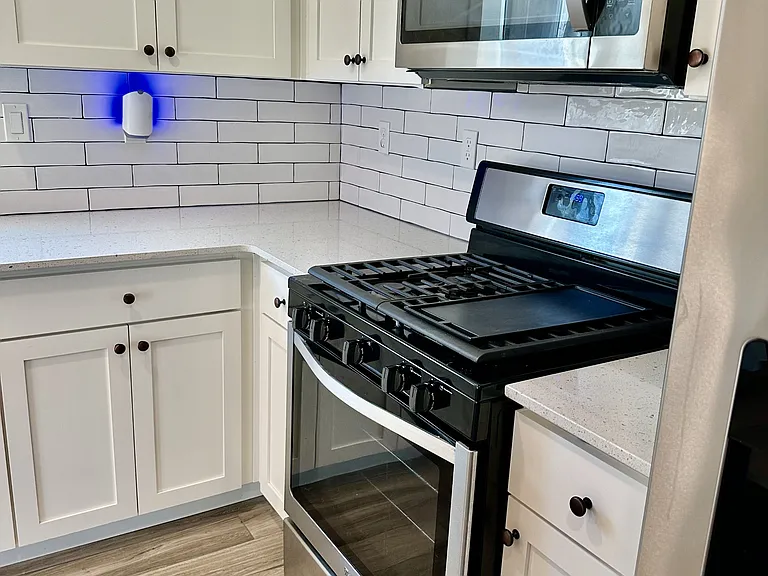 677 Country Pl — Photo 15