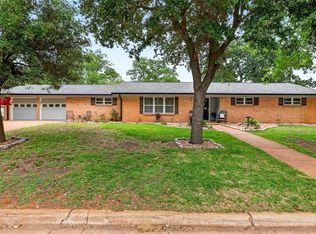 405 N Main St, Franklin, TX 77856