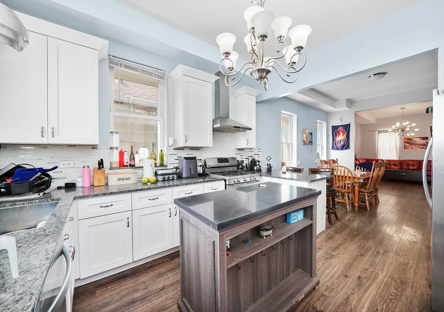 1307 S Ashland Ave. Spacious Home with 4 bedrooms — Photo 3