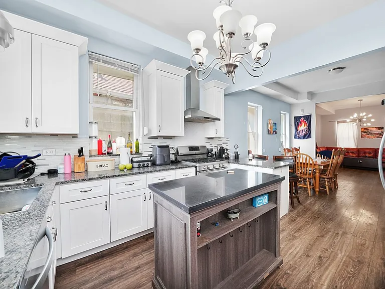 1307 S Ashland Ave — Photo 3