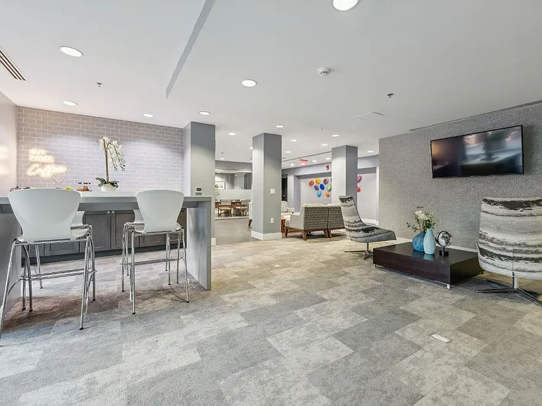 Residences at Manchester Place — Photo 12