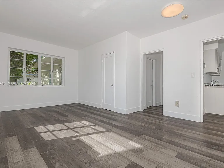 8340 Crespi Blvd #20 — Photo 1