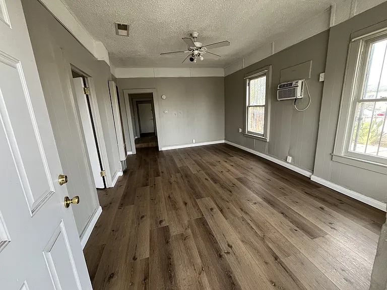 326 Clyde St — Photo 3