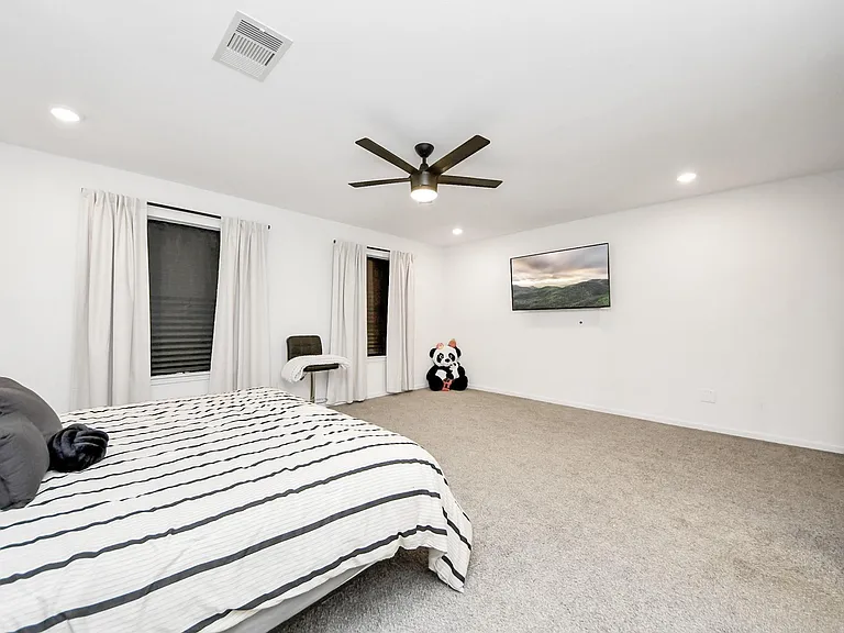 4613 Ireland St #B — Photo 26