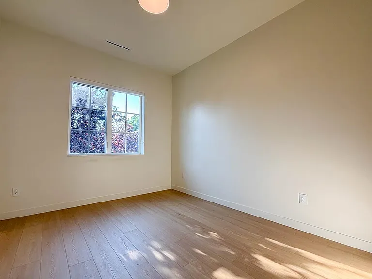 3038 Vine St — Photo 24