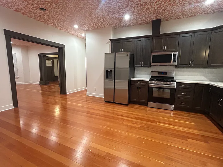 1506 NE Buffalo St — Photo 3