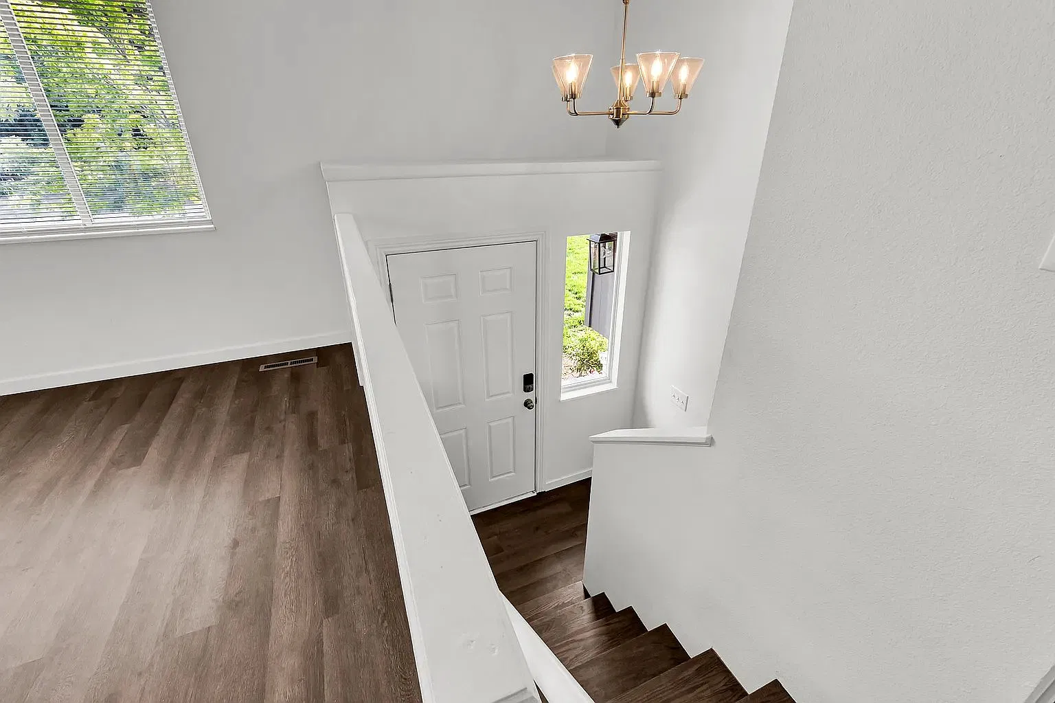 Renovated single-family home with large yard! — Photo 3