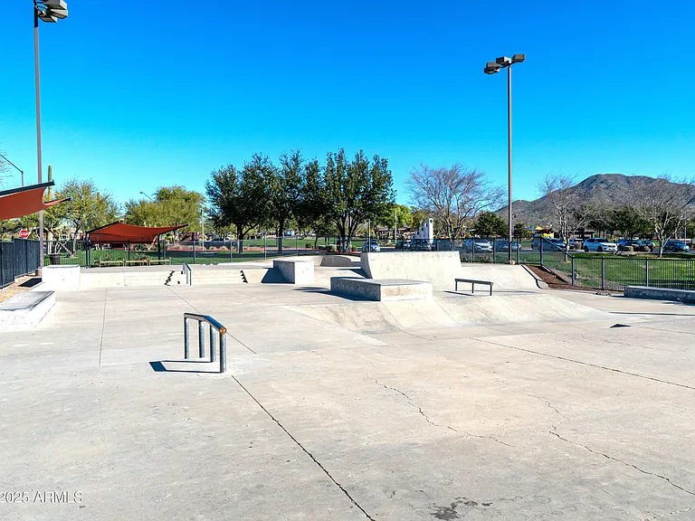 41112 N Prestancia Dr — Photo 44