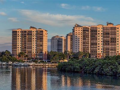 425 Cove Tower Dr APT 604, Naples, FL, 34110