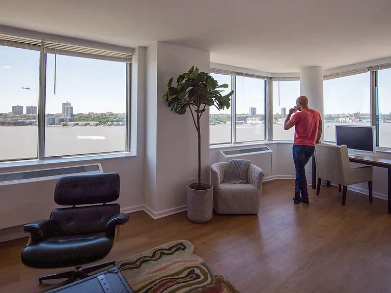 180 Riverside Blvd #510 — Photo 18
