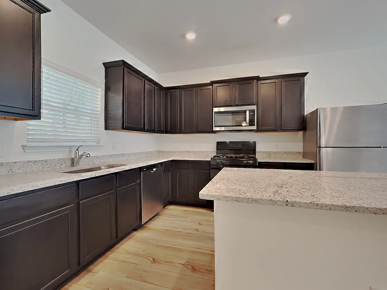 3 bed, 2.5 bath, 1430 sqft, $1,459 — Photo 4