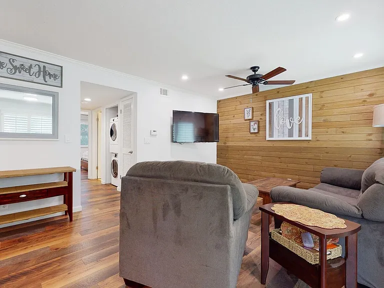 729 Portwalk Pl — Photo 10