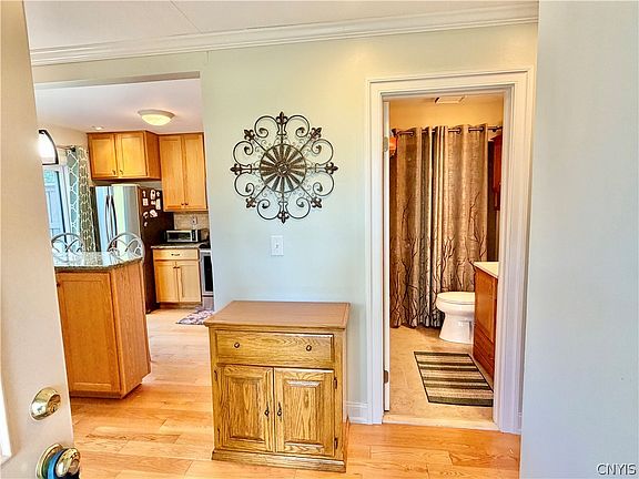 5th image of 104 Harwinton Ct