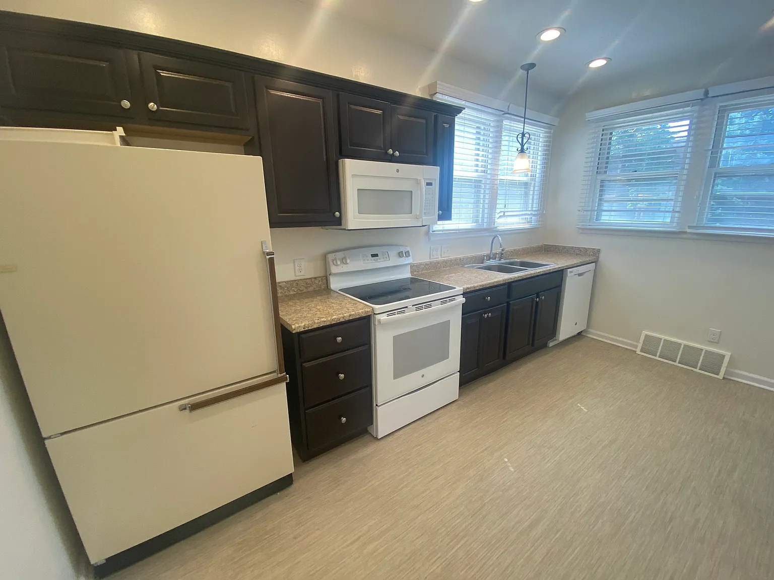 222 E Fairchild St. — Photo 2