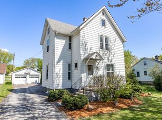 521 Catalpa St, Beecher, IL 60401