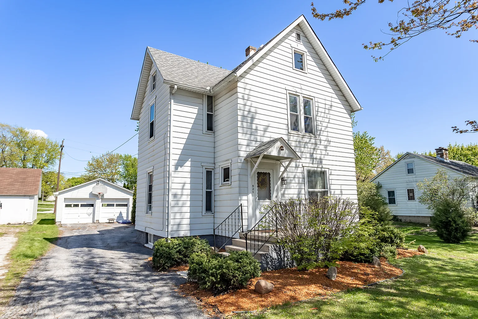 521 Catalpa St photo 1
