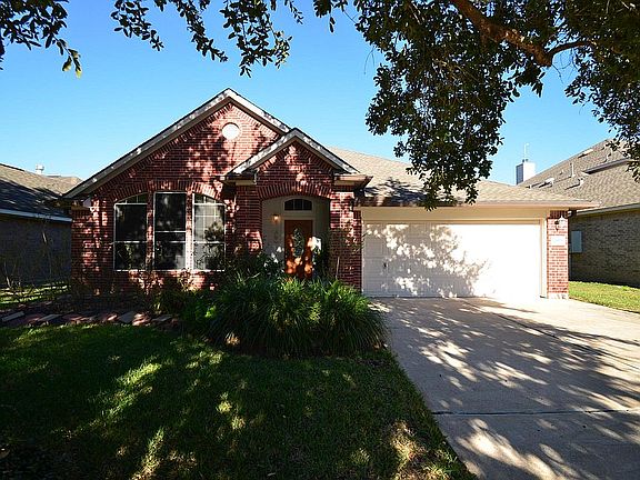 spectacular view of front home