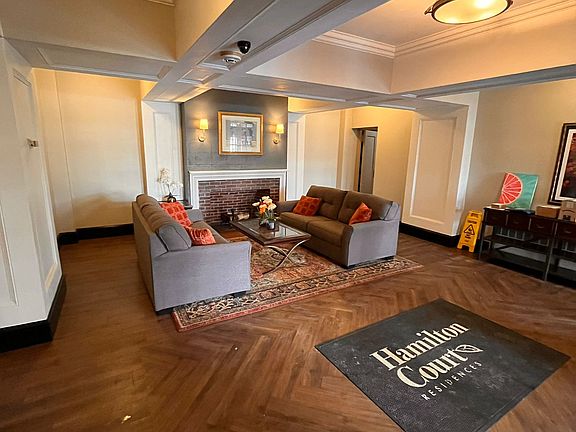 4th image of 550B Belmont St #33