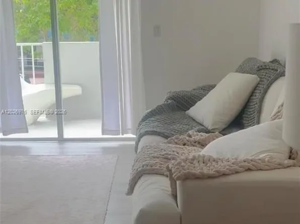 240 Collins Ave APT 2B, Miami Beach, FL 33139