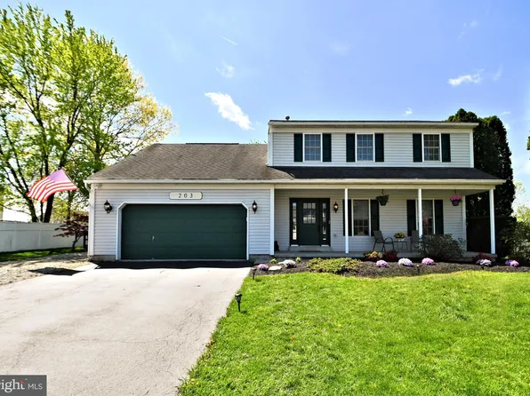 203 Battenkill Dr, Douglassville, PA 19518
