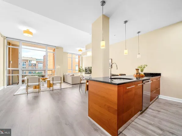 12025 New Dominion Pkwy APT 204, Reston, VA 20190