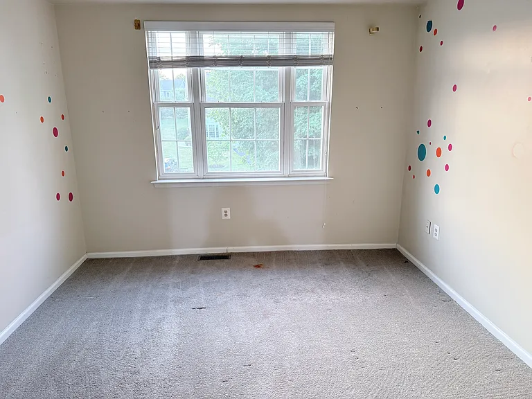 921 Bentley Ct — Photo 11