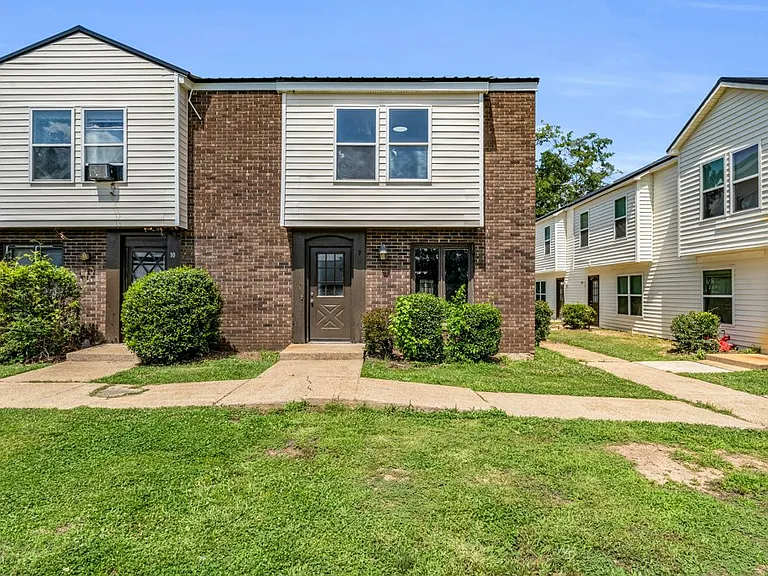400 Forrest Blvd #9 — Photo 1