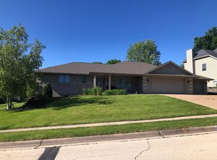 751 June Dr, Dubuque, IA 52003