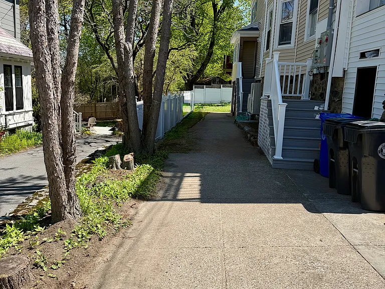12 Florence Ave #2 — Photo 2