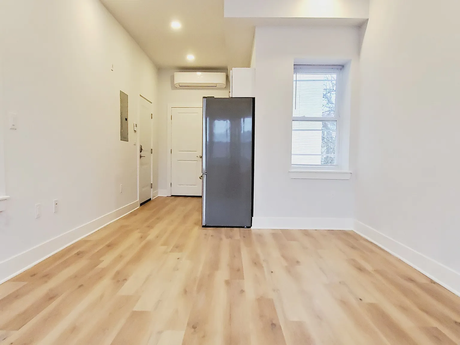 Studio, 425 sqft, $1,150 — Photo 2