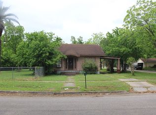501 W May St, Yoakum, TX 77995