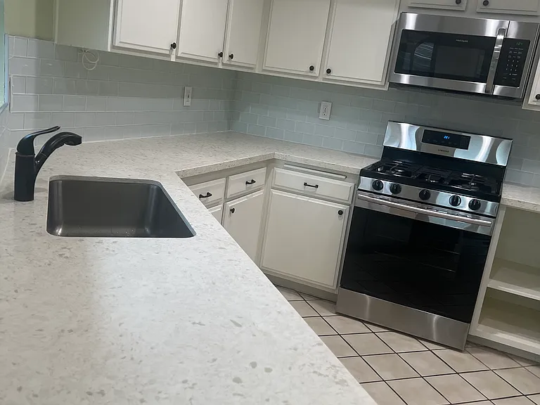 2411 E Greenview Dr — Photo 8