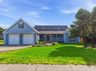 1027 Seabird Dr SW, Bandon, OR 97411