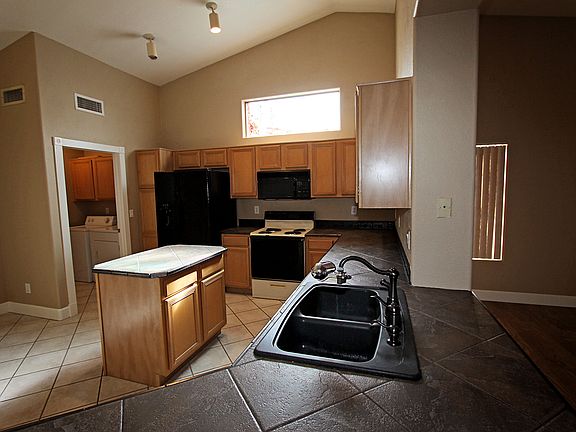 4th image of 1502 E Black Diamond Dr