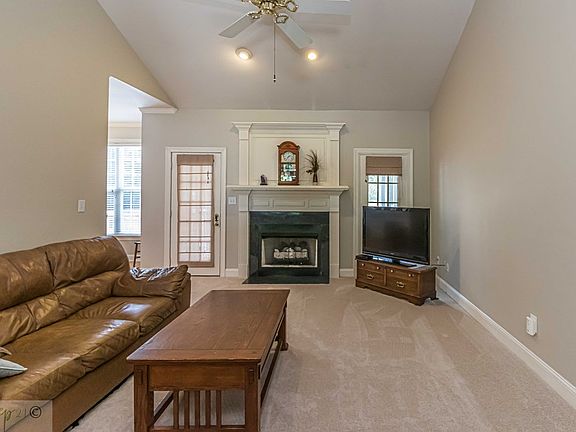 4th image of 315 Adler Ln