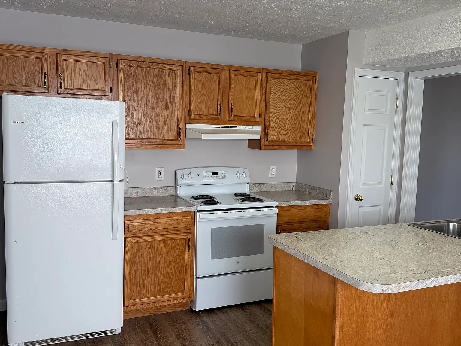 2 bed, 1.5 bath, 1050 sqft, $1,000 — Photo 4