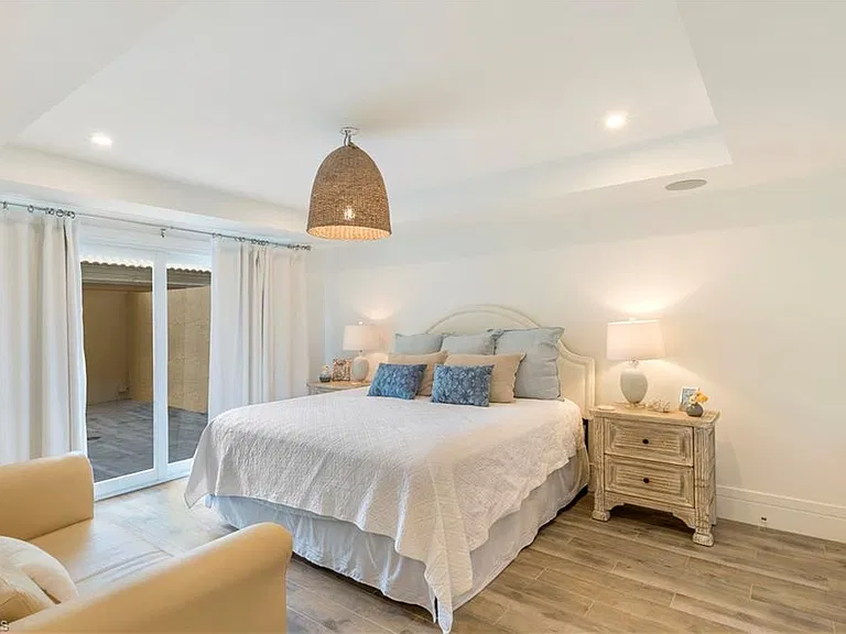 3377 Gulf Shore Blvd N #1B — Photo 16