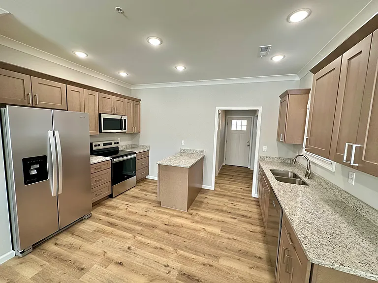 216 Kinniard Rd — Photo 4