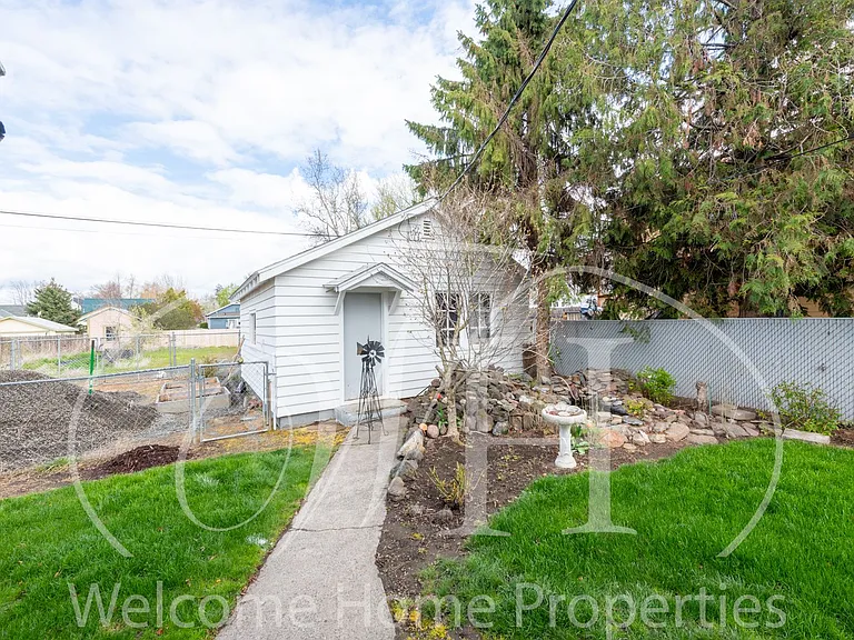 132 Malcolm St — Photo 19