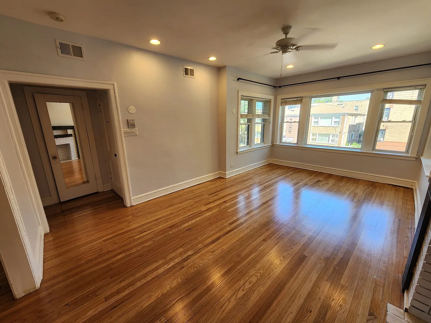 2 bed, 1265 sqft, $1,900 — Photo 4