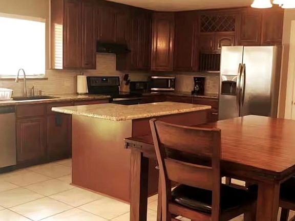 4th image of 8609 Lynwood Ln