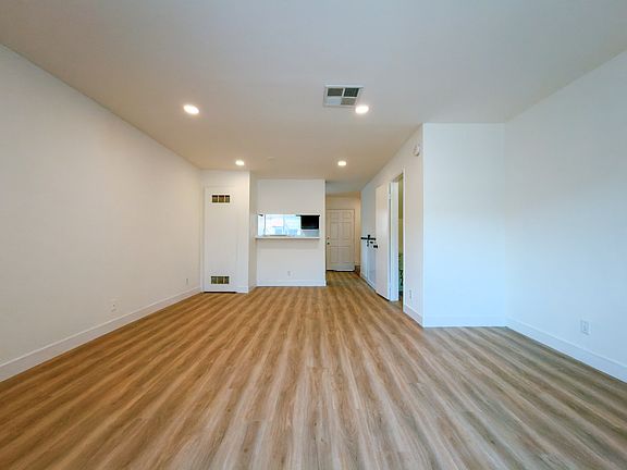 4th image of 360 Pioneer Dr APT 115