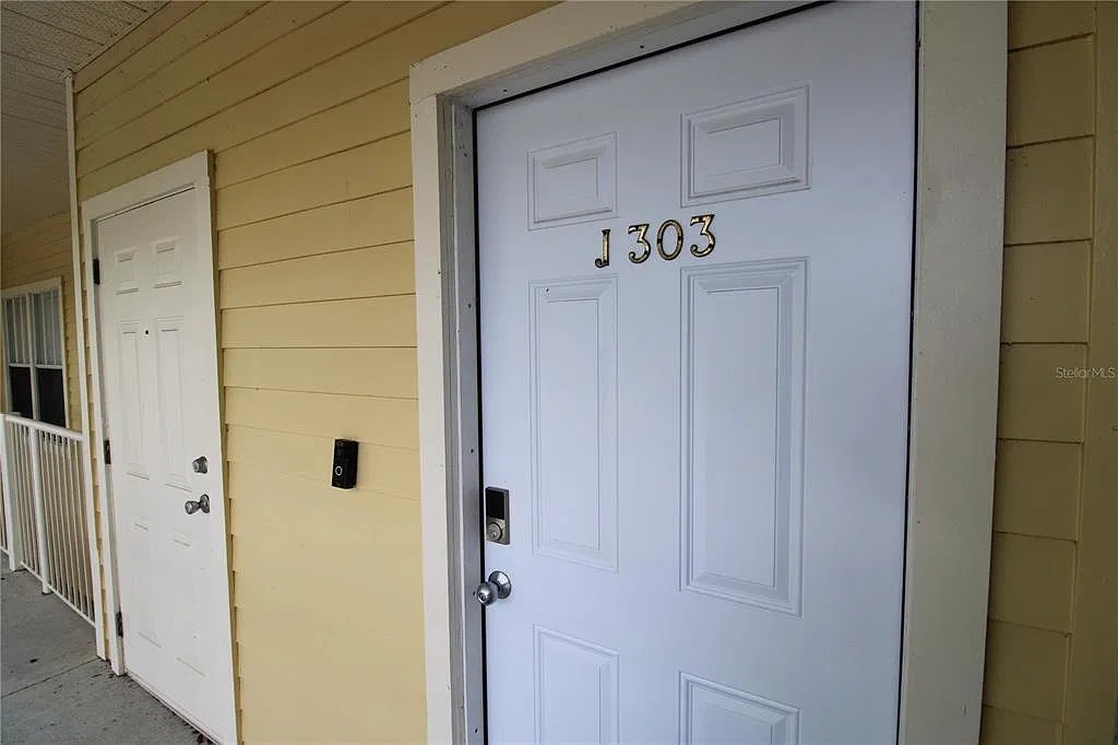 2 bed, 2.0 bath, 1111 sqft, $1,900 — Photo 2