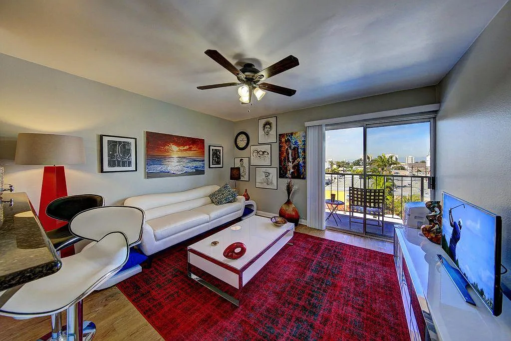 Linden Lofts Apartments of Long Beach — Photo 2