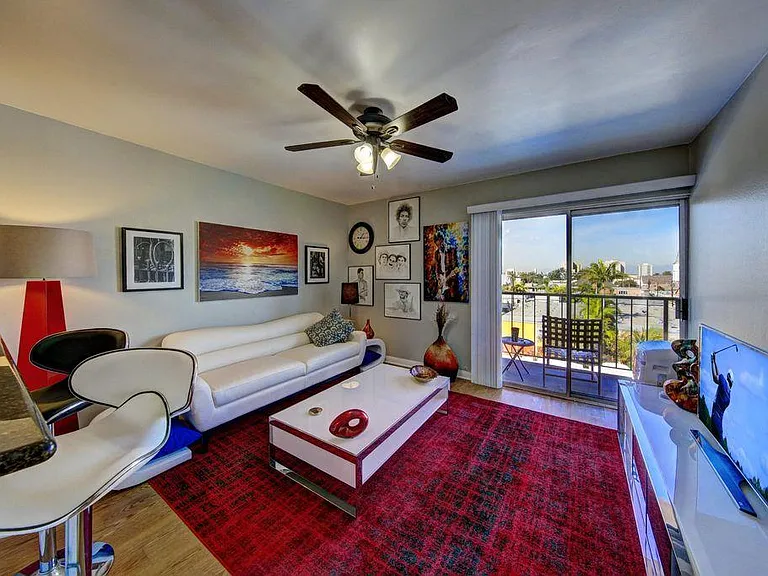 Partially renovated apartment (furnishings not included)