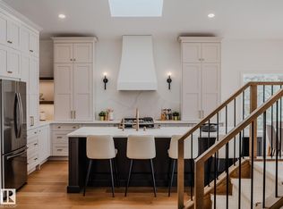 614 Hunters Close NW, Edmonton, AB T6R 2W2