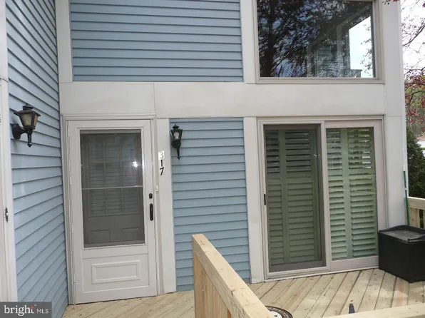 317 Green Meadow Ln, Horsham, PA 19044