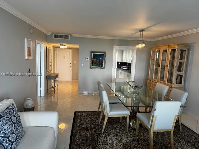 5401 Collins Ave #1123 — Photo 21