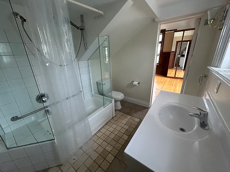 646 Broadview Ave #100C — Photo 3