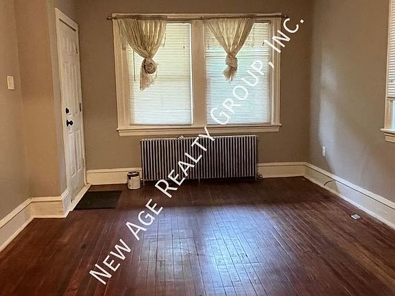 2nd image of 542 E Woodlawn St #1